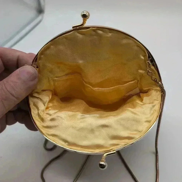 Handmade Beaded Oval purse with Metal Strap yellow/gold - Picture 4 of 8